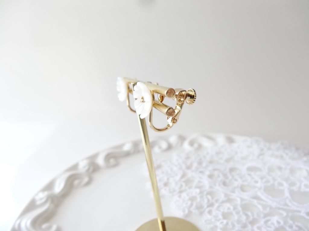 白蝶貝イヤリング・桜