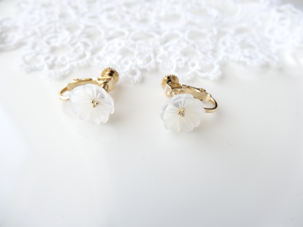 白蝶貝イヤリング・桜