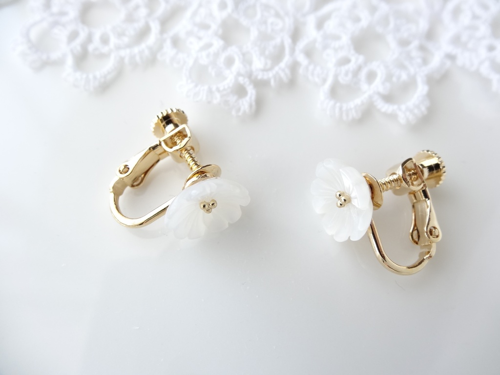 白蝶貝イヤリング・桜