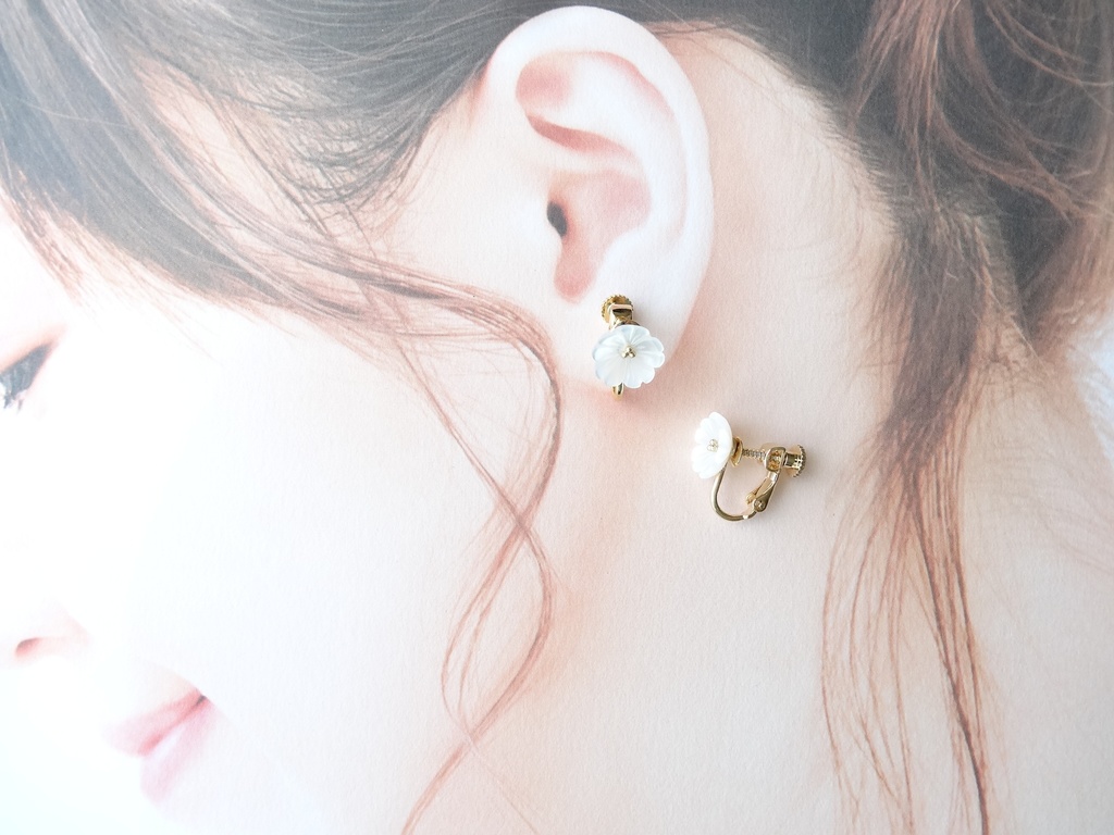 白蝶貝イヤリング・桜