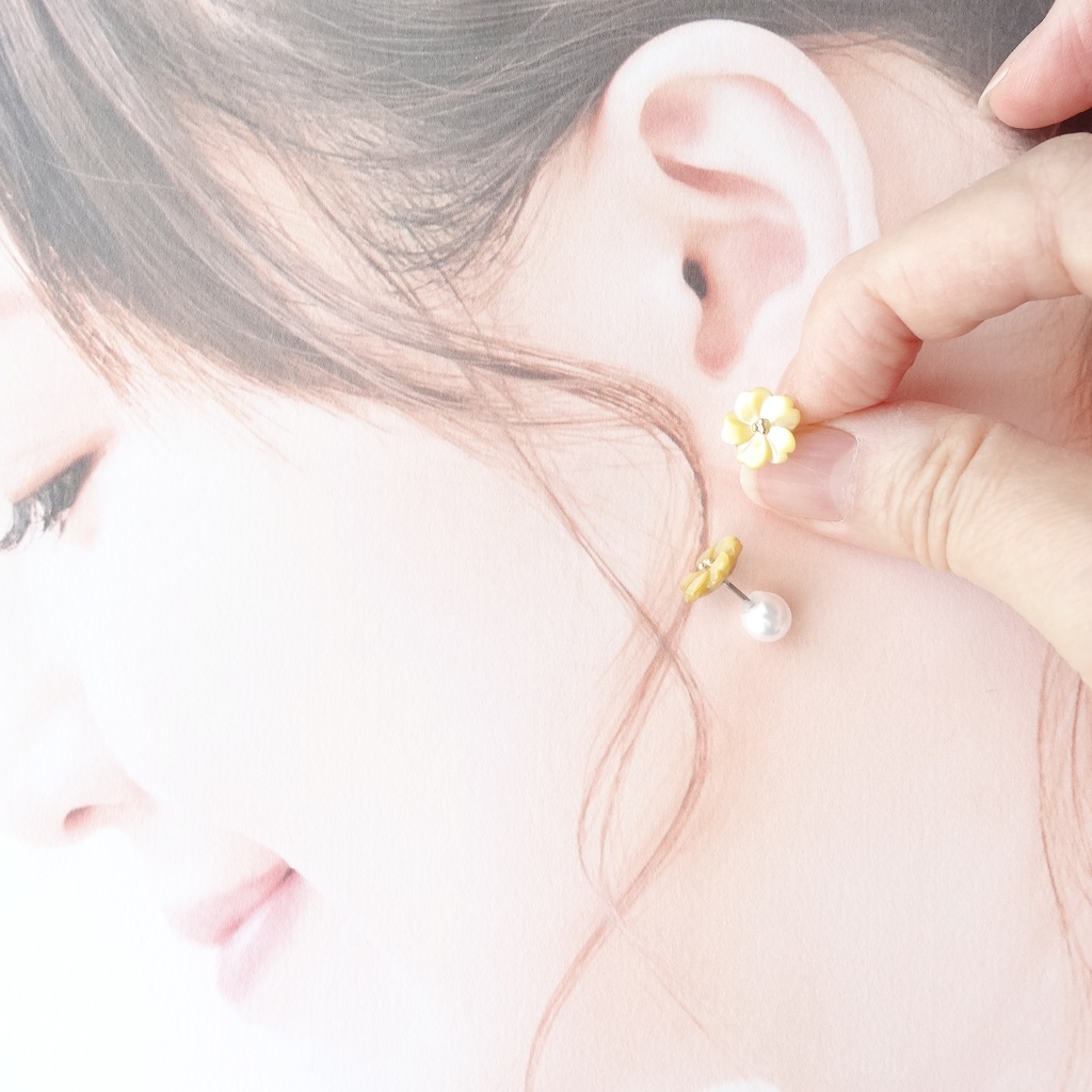 イエローシェル&チタン 黄色の桜のピアス
