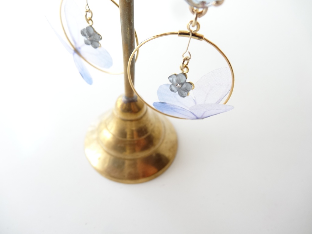 パピヨンロンド・タンザナイトブルー(イヤリングOK)