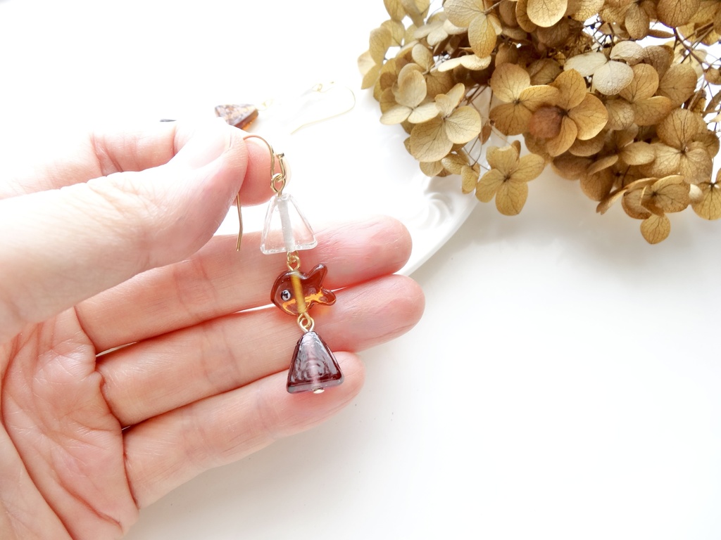 金魚さがし *ブラウン*・ピアス(イヤリングOK)