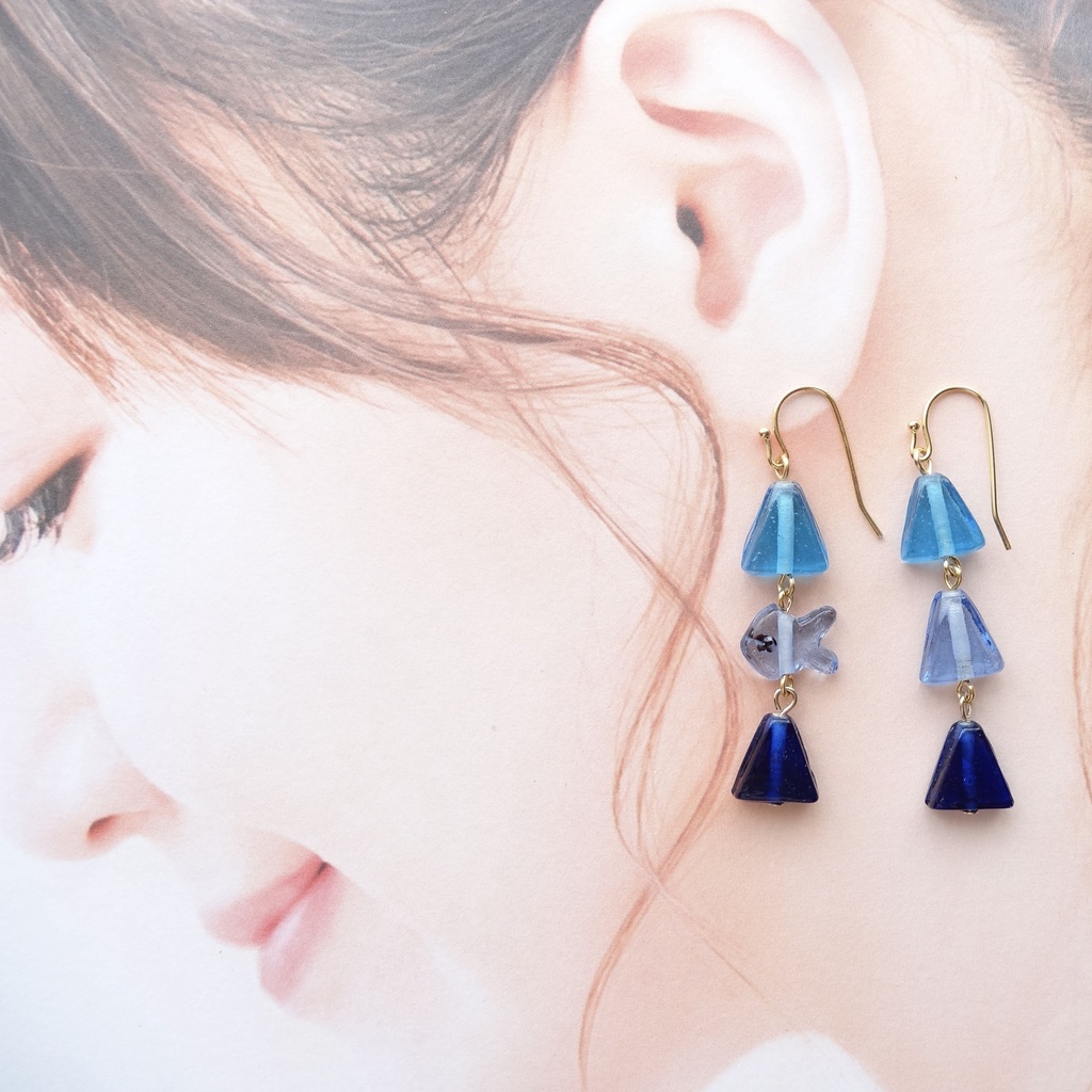 金魚さがし *ブルー*・ピアス(イヤリングOK)