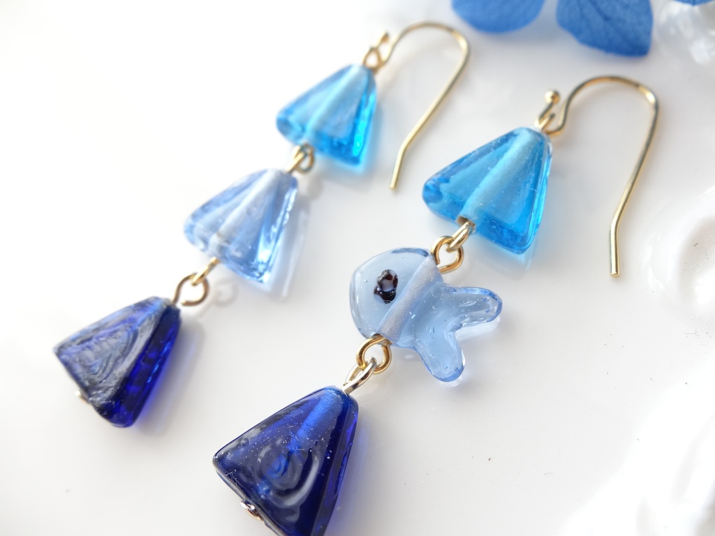 金魚さがし *ブルー*・ピアス(イヤリングOK)