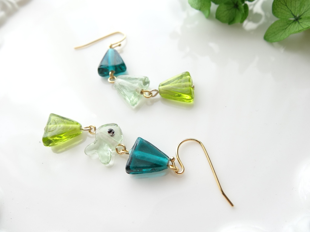 金魚さがし *グリーン*・ピアス(イヤリングOK)