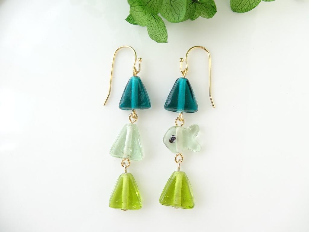 金魚さがし *グリーン*・ピアス(イヤリングOK)