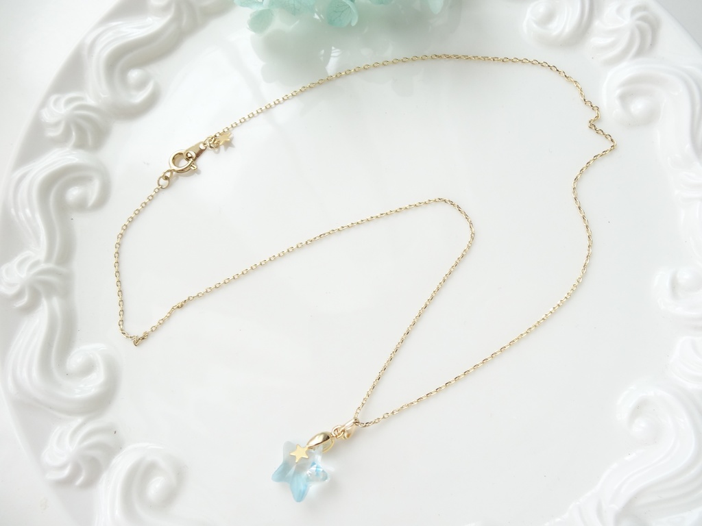 サイダー色ガラスの星ネックレス