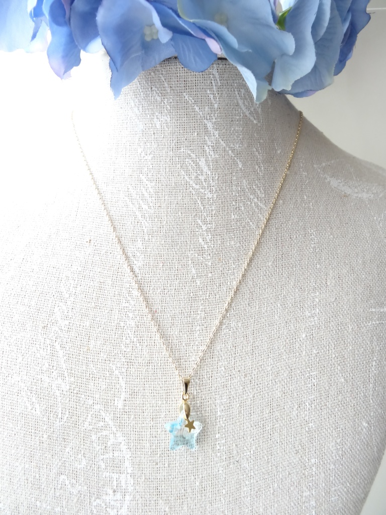 サイダー色ガラスの星ネックレス