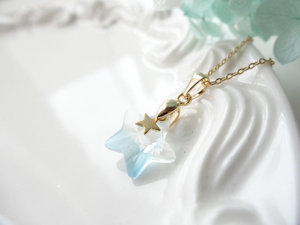 サイダー色ガラスの星ネックレス