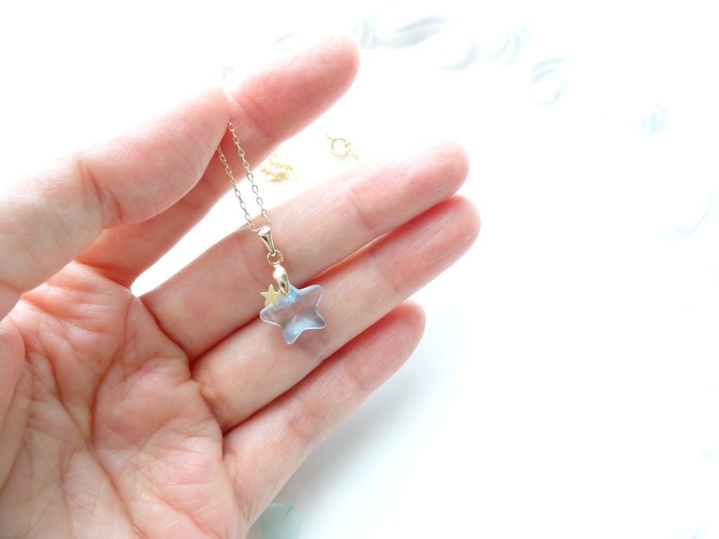 サイダー色ガラスの星ネックレス