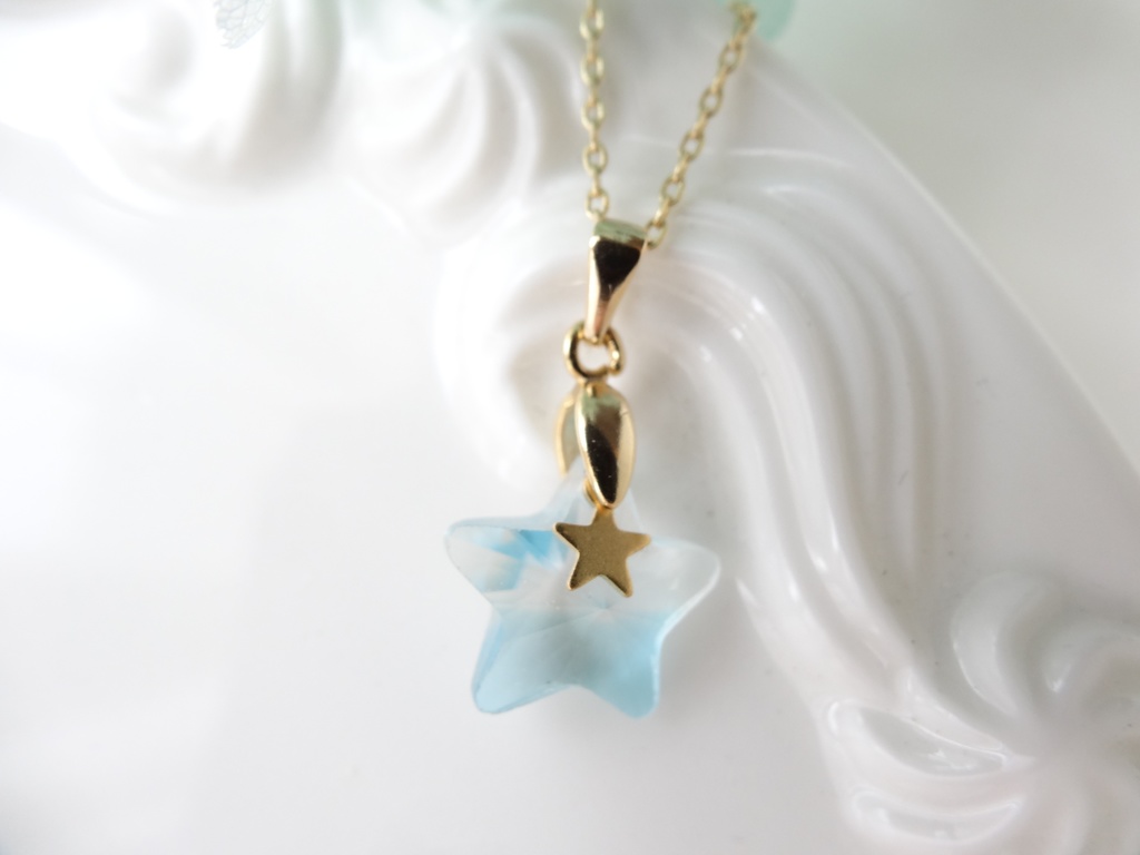 サイダー色ガラスの星ネックレス