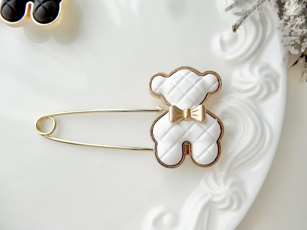 再販*キルティングベアのストールピン