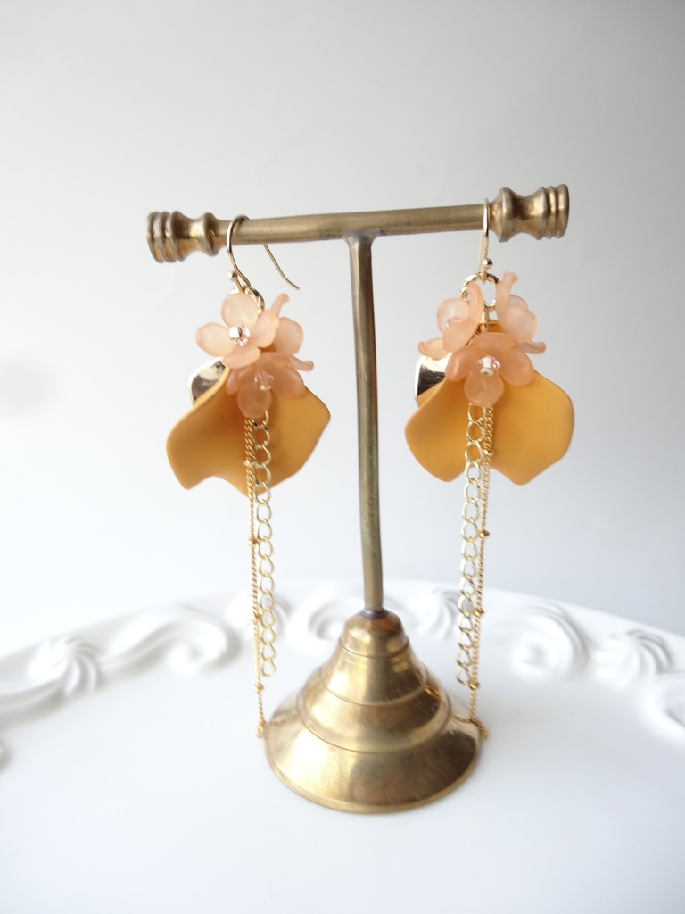 ペタルシャワー オレンジ(イヤリングOK)