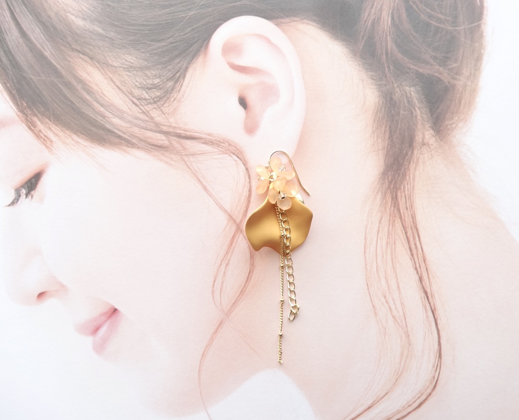 ペタルシャワー オレンジ(イヤリングOK)