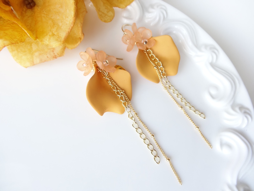 ペタルシャワー オレンジ(イヤリングOK)