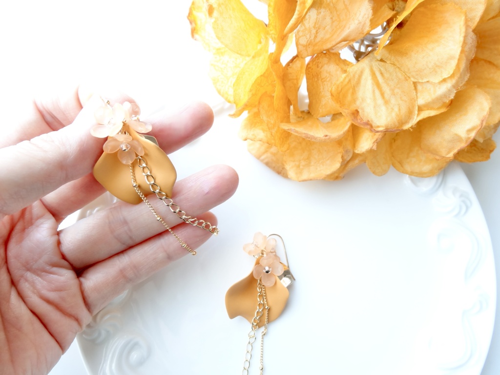 ペタルシャワー オレンジ(イヤリングOK)