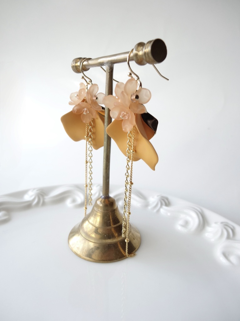 ペタルシャワー オレンジ(イヤリングOK)