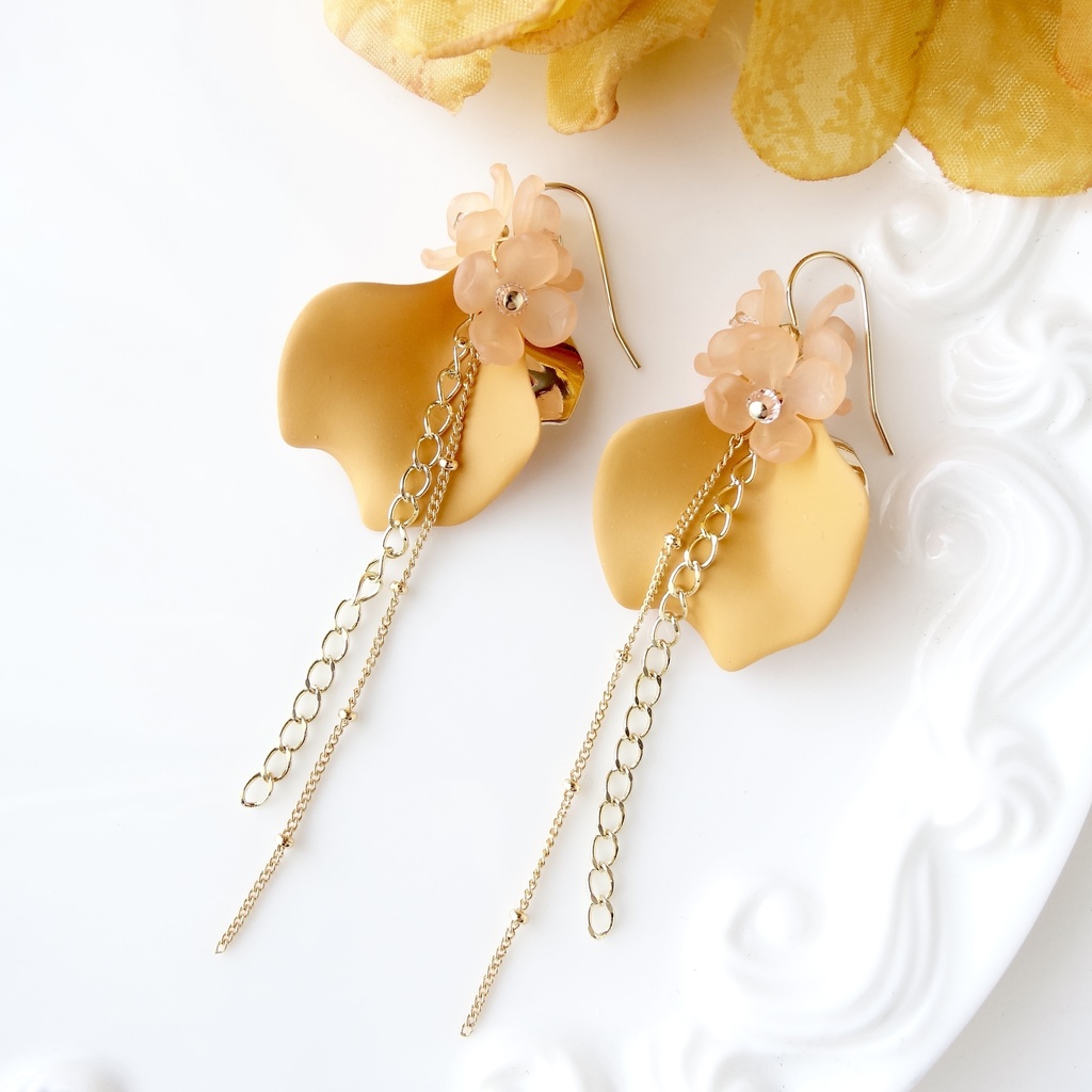 ペタルシャワー オレンジ(イヤリングOK)