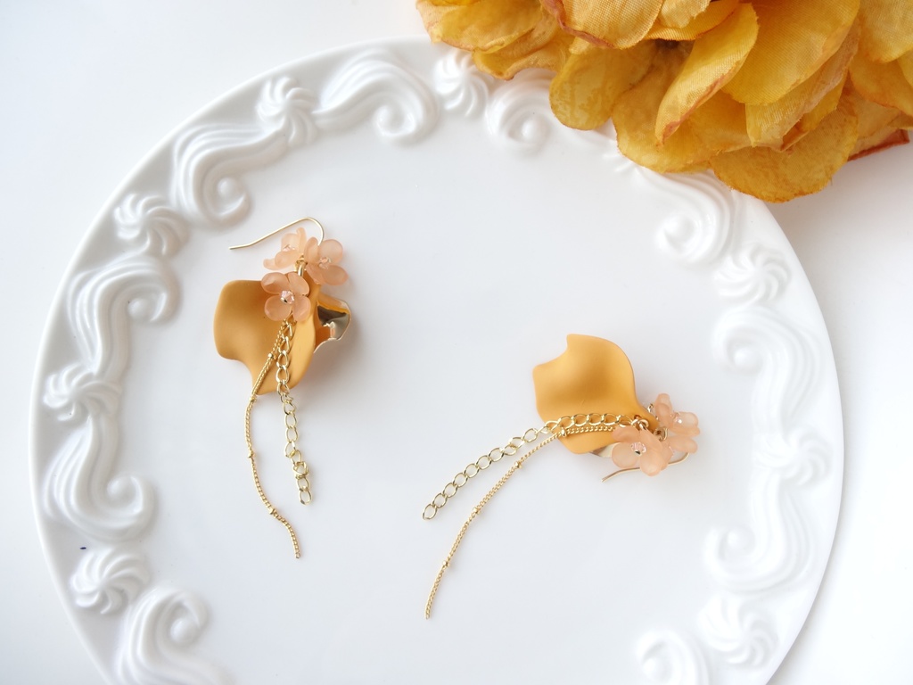 ペタルシャワー オレンジ(イヤリングOK)