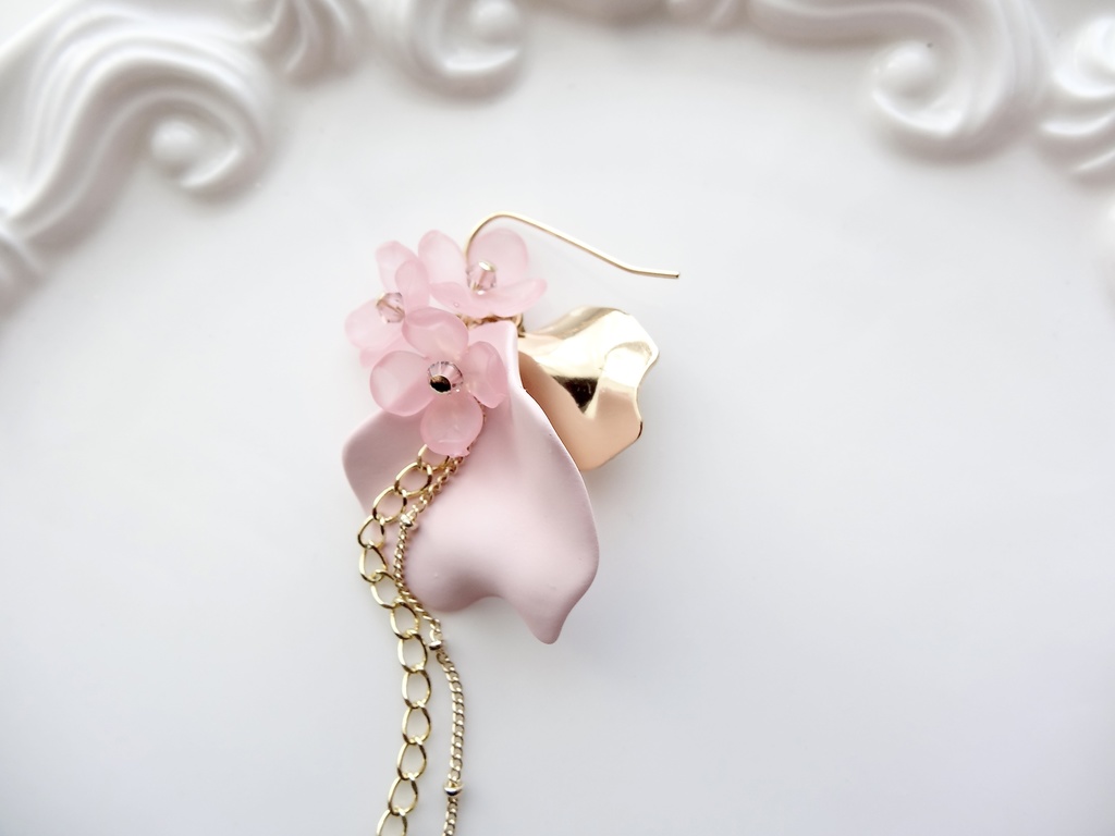 ペタルシャワー ピンク(イヤリングOK)