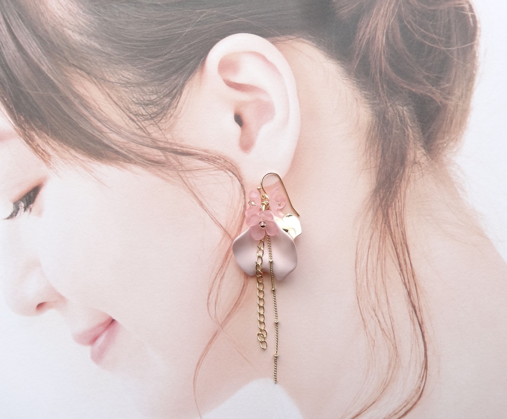 ペタルシャワー ピンク(イヤリングOK)