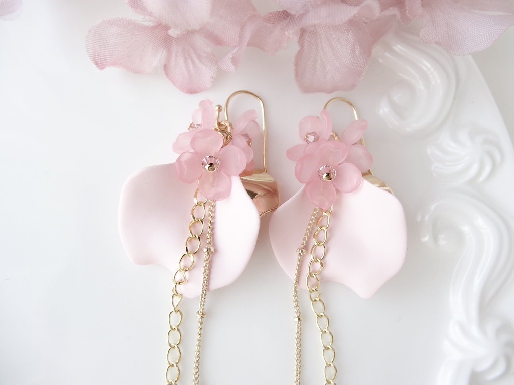 ペタルシャワー ピンク(イヤリングOK)