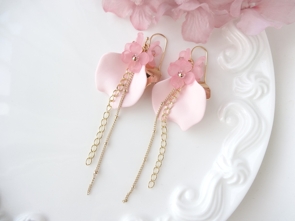 ペタルシャワー ピンク(イヤリングOK)