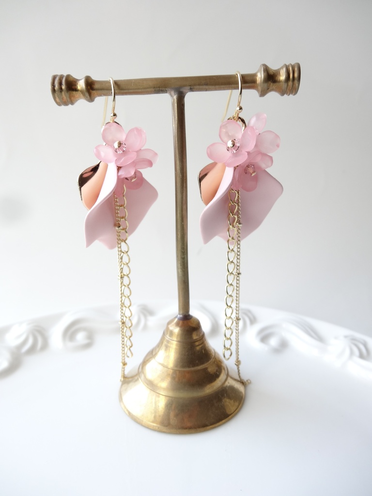 ペタルシャワー ピンク(イヤリングOK)