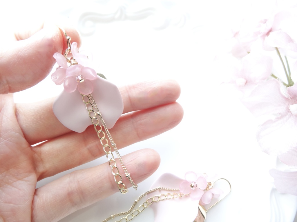 ペタルシャワー ピンク(イヤリングOK)