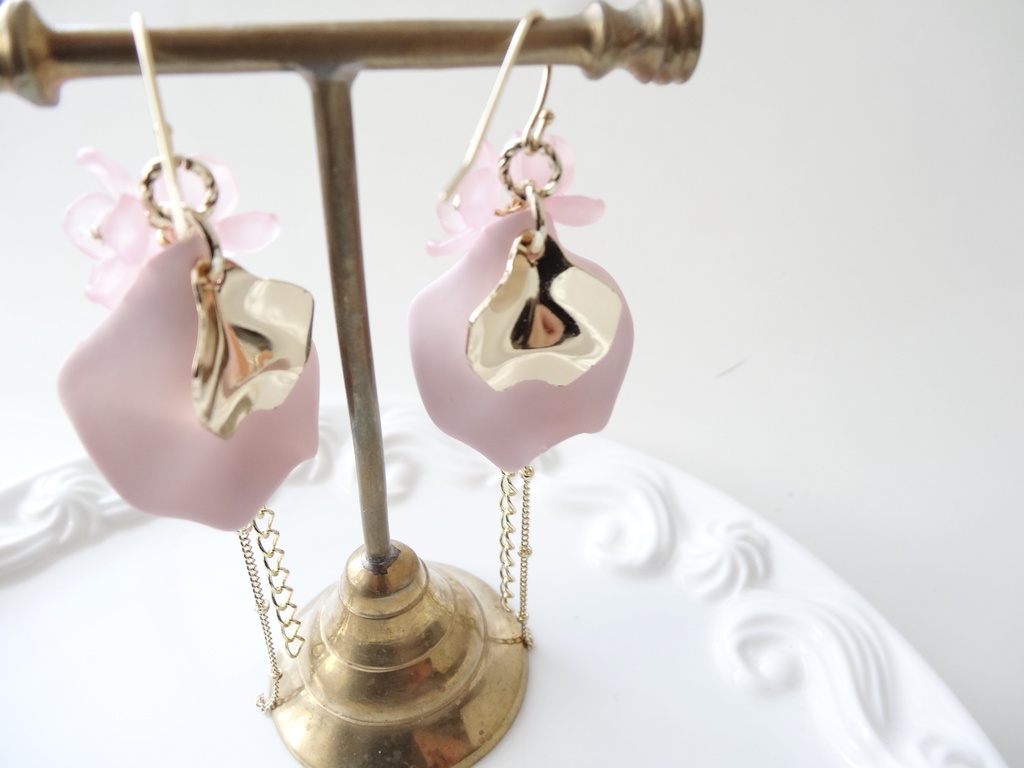 ペタルシャワー ピンク(イヤリングOK)