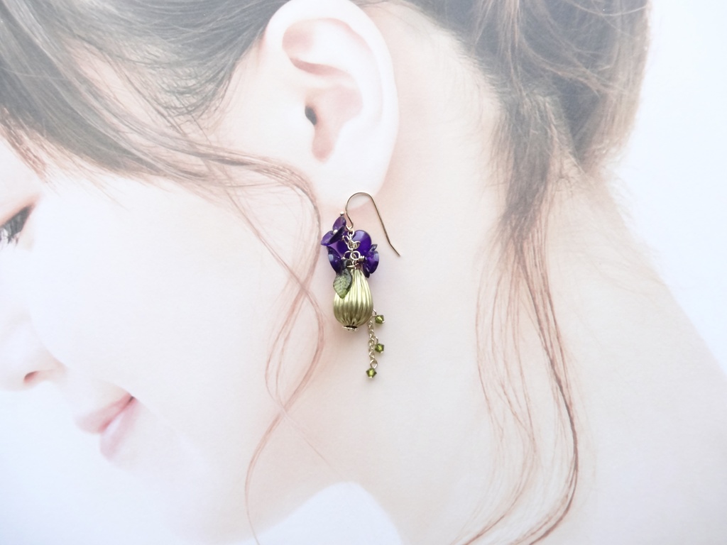 紫スミレの花瓶・ピアス(イヤリングOK)