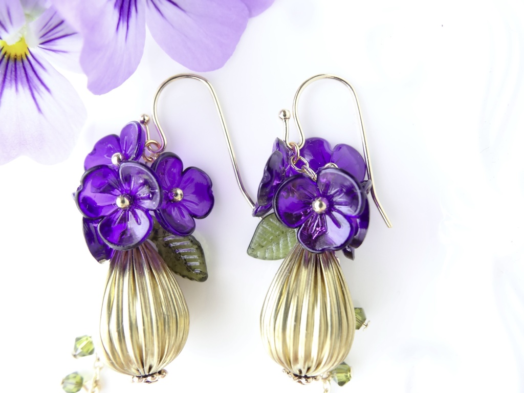 紫スミレの花瓶・ピアス(イヤリングOK)