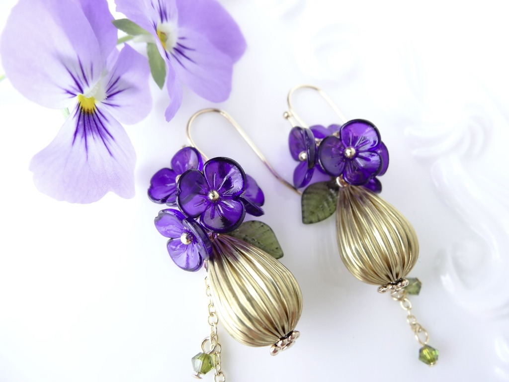紫スミレの花瓶・ピアス(イヤリングOK)