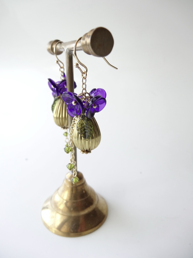 紫スミレの花瓶・ピアス(イヤリングOK)