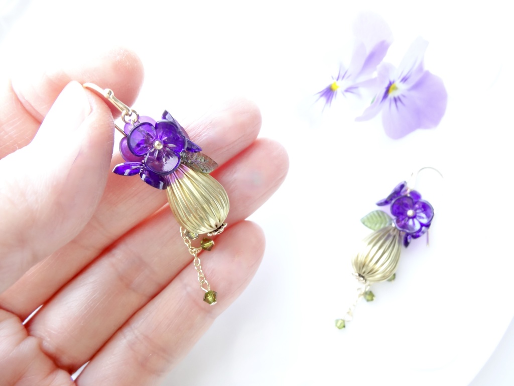 紫スミレの花瓶・ピアス(イヤリングOK)