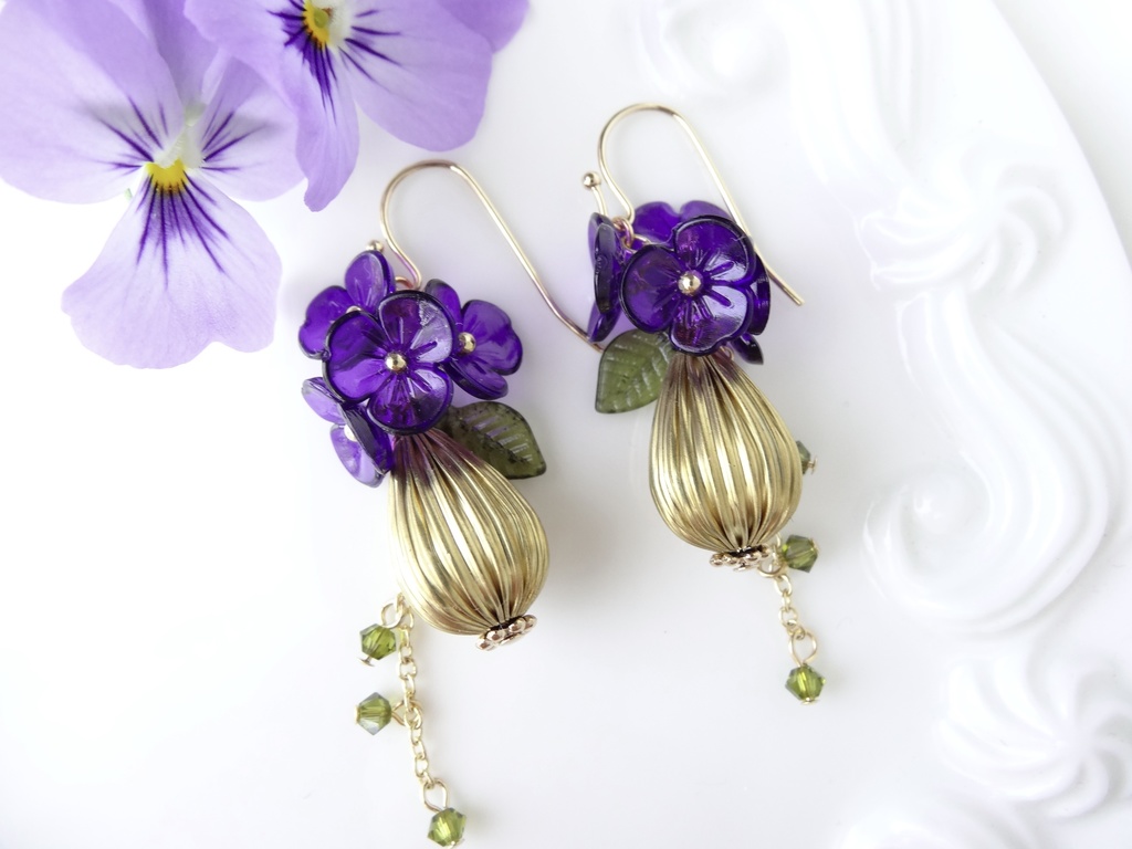 紫スミレの花瓶・ピアス(イヤリングOK)