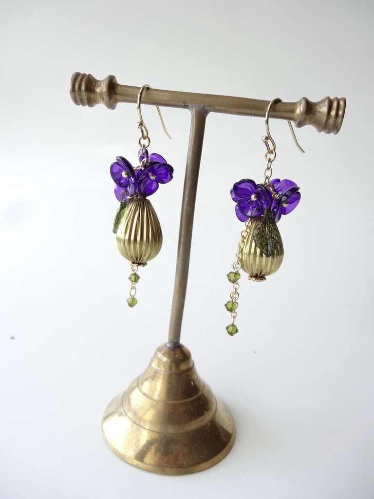 紫スミレの花瓶・ピアス(イヤリングOK)