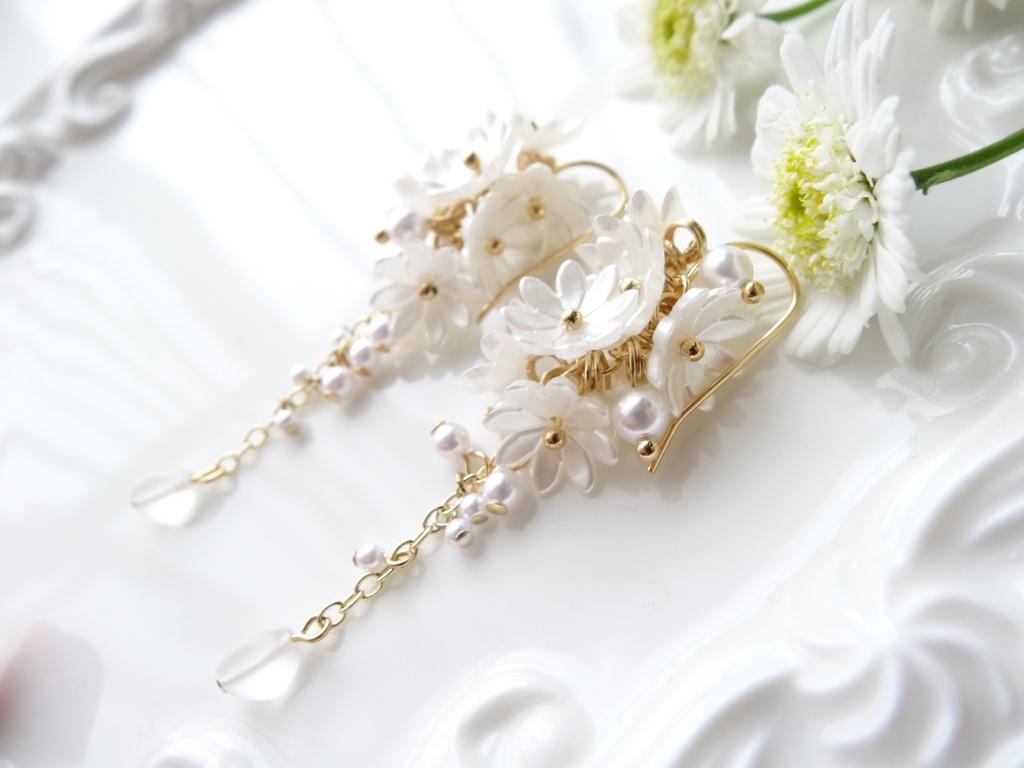 ひな菊ロングブーケピアス(イヤリングOK)