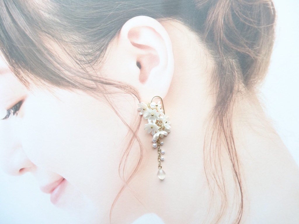 ひな菊ロングブーケピアス(イヤリングOK)