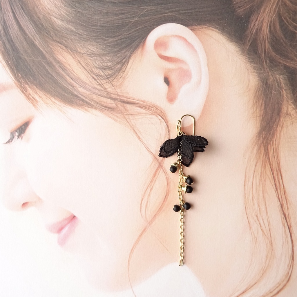 刺繍フラワー・ピアス(イヤリングOK)