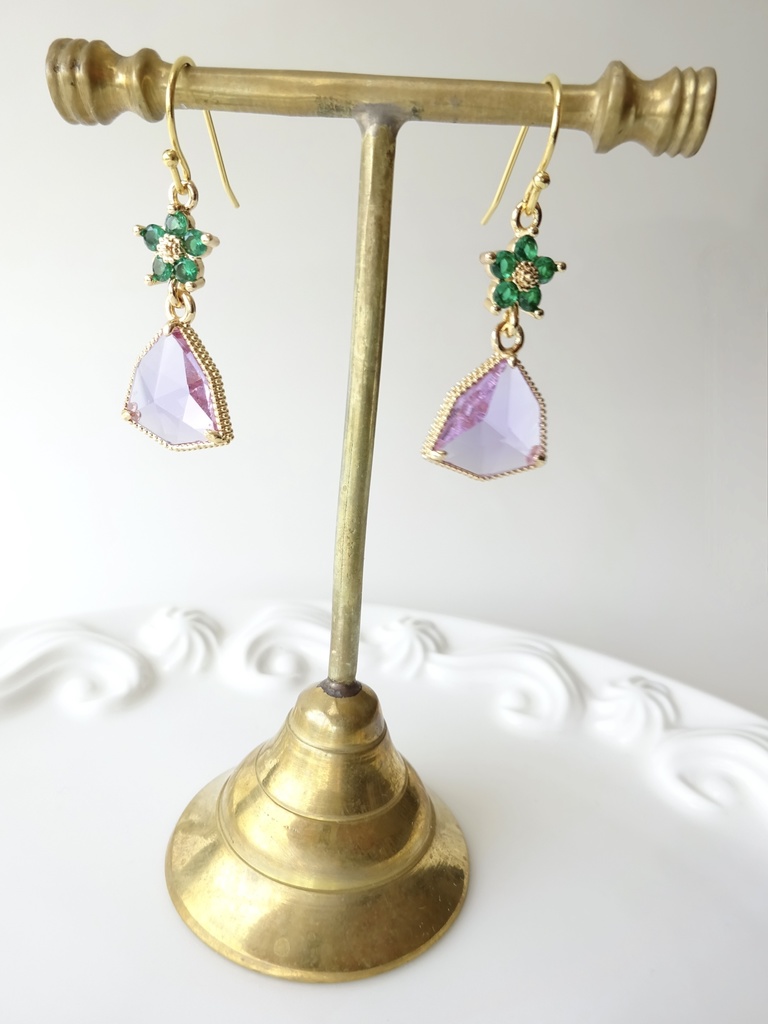 三角スミレの香水ビンピアス(イヤリングOK)