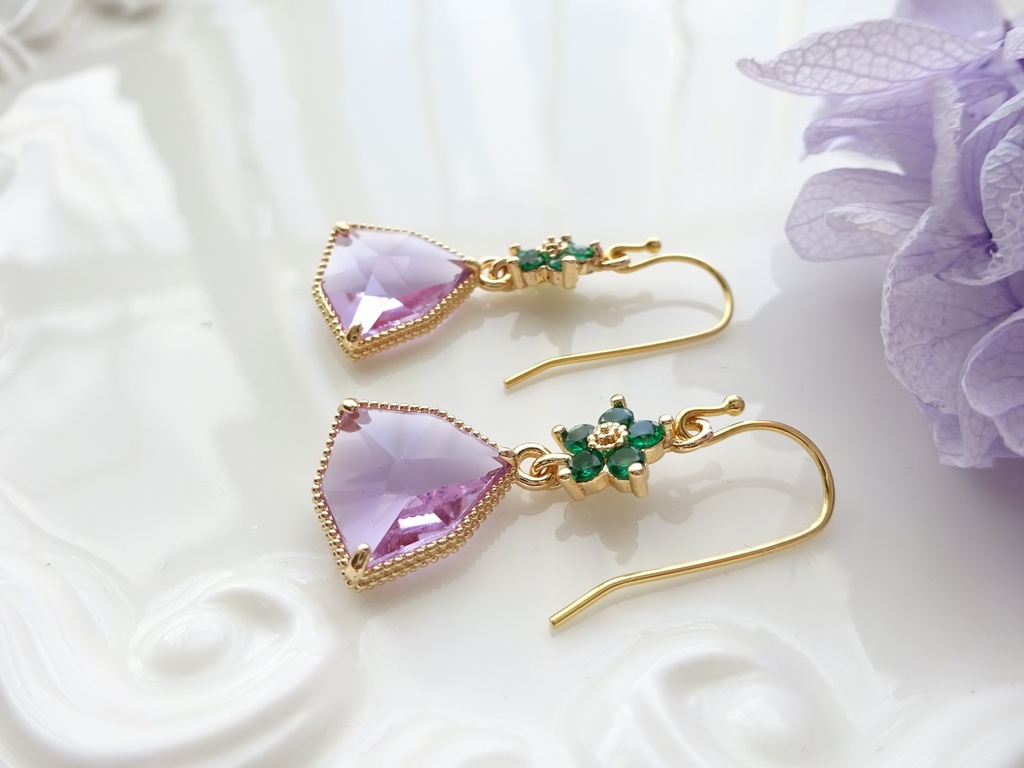 三角スミレの香水ビンピアス(イヤリングOK)