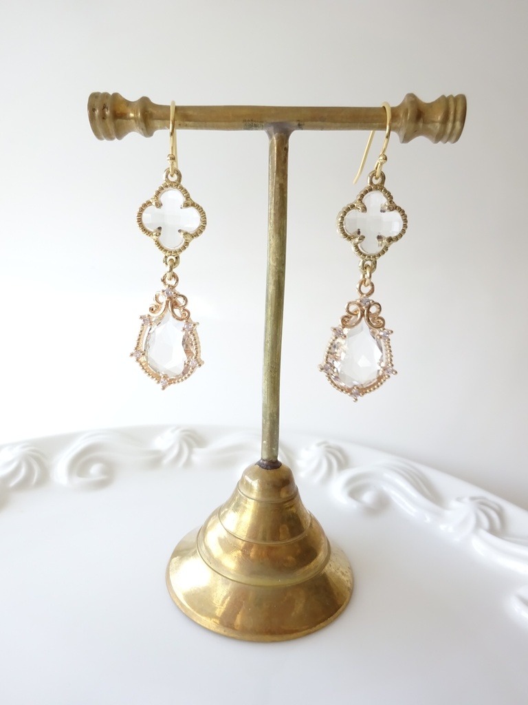 クリアリービジュードロップピアス(イヤリングOK)