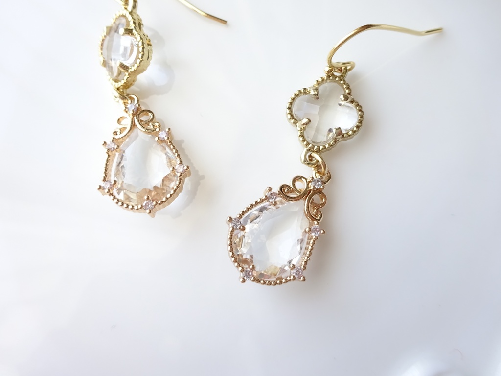 クリアリービジュードロップピアス(イヤリングOK)