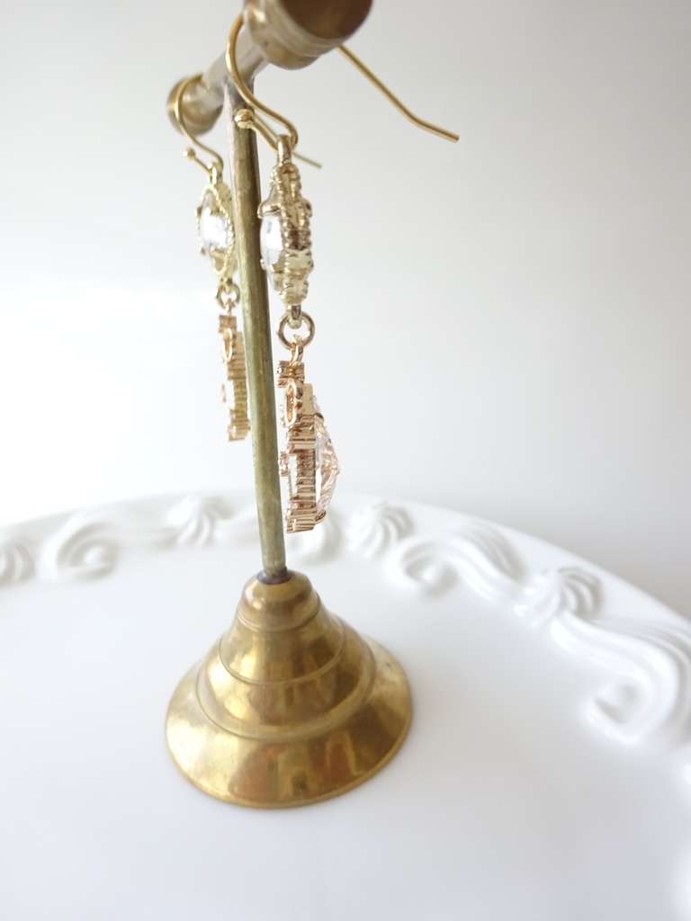 クリアリービジュードロップピアス(イヤリングOK)