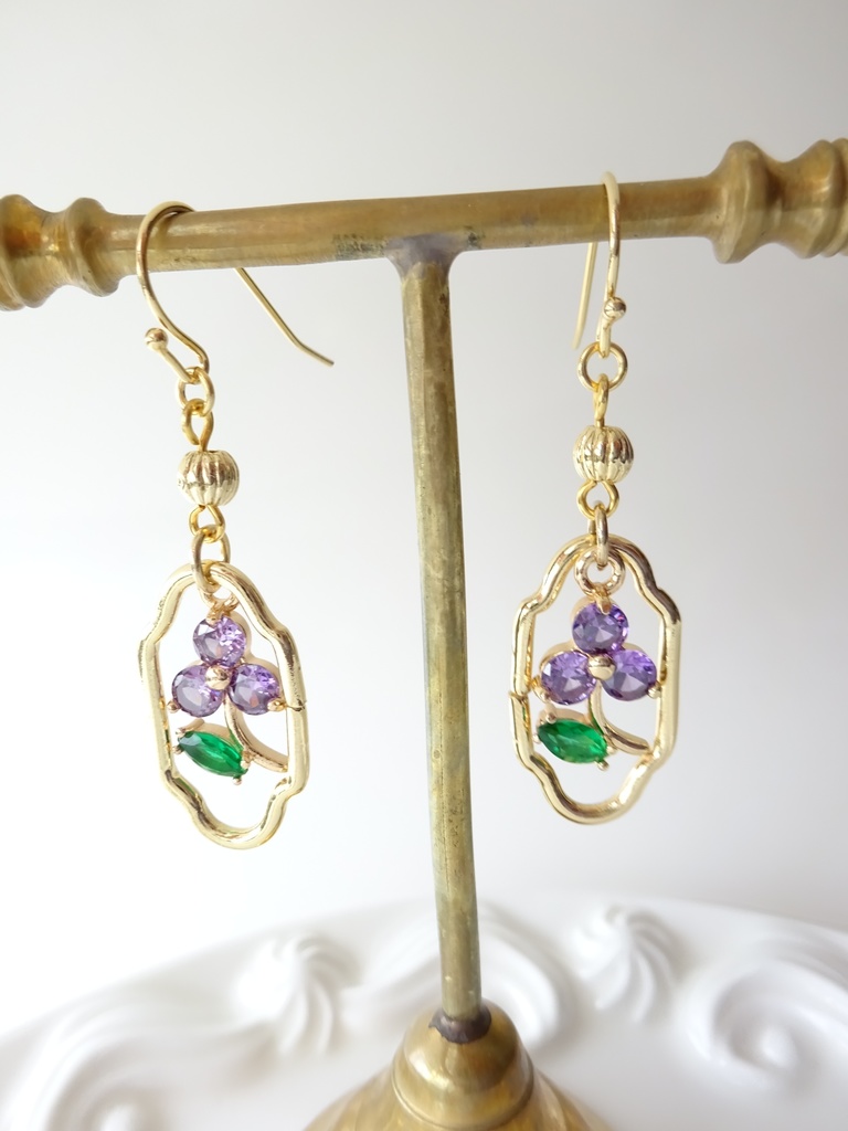 スミレの切手ピアス(イヤリングOK)