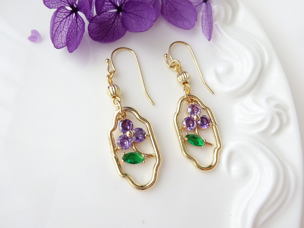 スミレの切手ピアス(イヤリングOK)