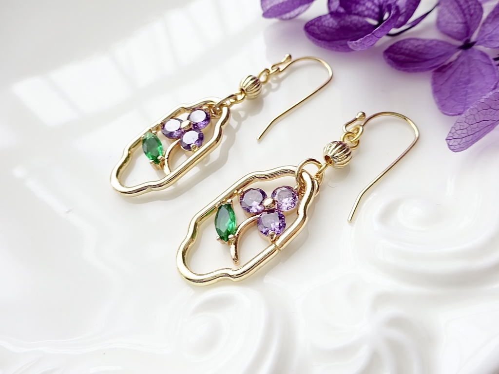 スミレの切手ピアス(イヤリングOK)