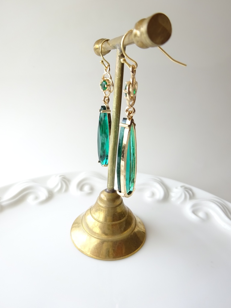 ダークグリーンシードピアス(イヤリングOK)